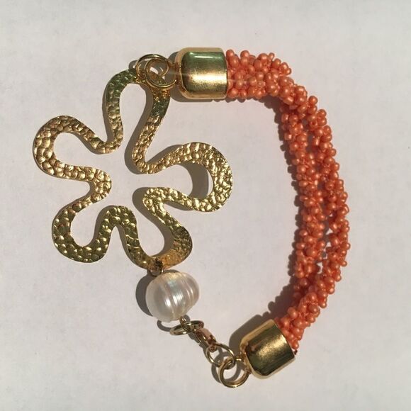 Beautiful handmade flower bracelet - Picture 1 of 4